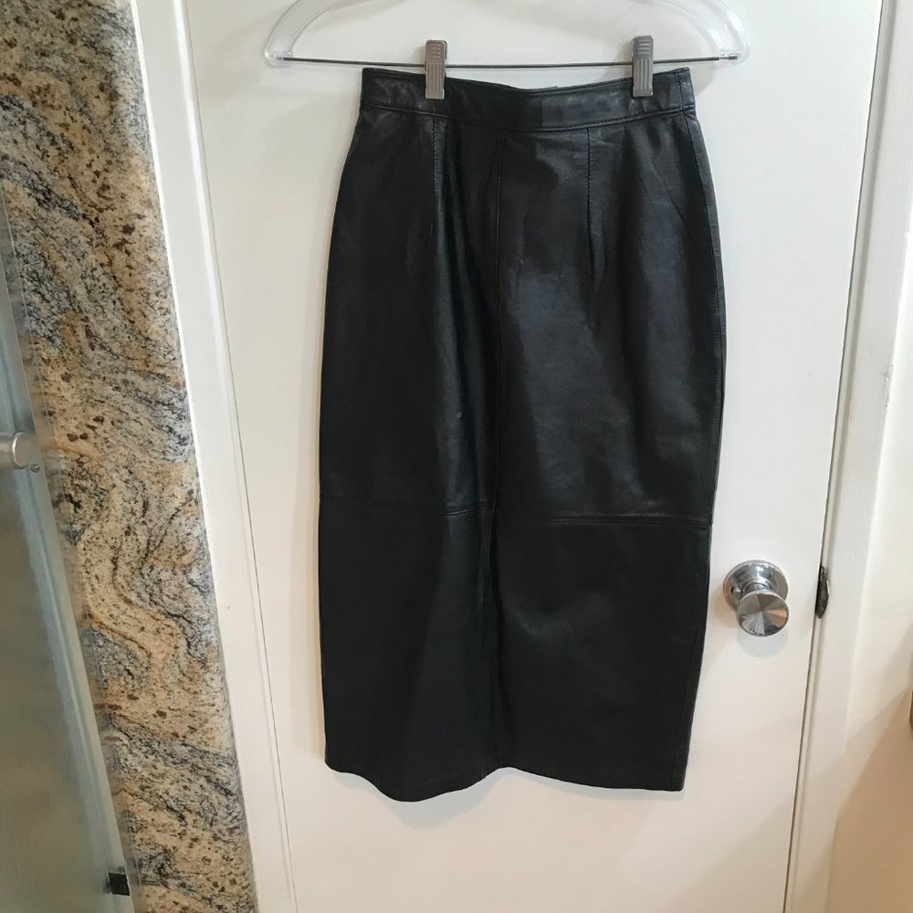 Verducci black leather skirt, size 6, midi